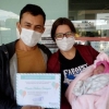 Mulher que venceu a Covid-19 e filha recém-nascida se reencontram após 32 dias separadas no oeste catarinense