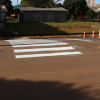 Concluídas as obras de pavimentação e repavimentação, Ruas e Avenidas recebem agora pinturas de faixas de segurança, sinalizações e rampas de acessibilidade novas.