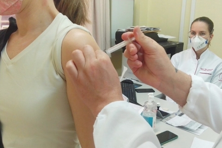 Vacinação contra a COVID-19 em Santa Rosa
