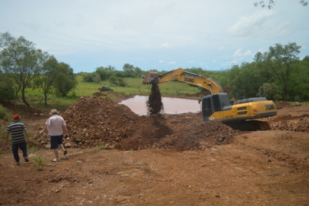 Caibaté: Com aluguel de Draga, obras de reparos nas estradas são retomadas