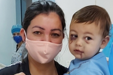 Bebê ferido em ataque a creche de SC recebe alta médica no Dia das Mães; 'Dia mais feliz da minha vida', escreveu a mãe nas redes sociais