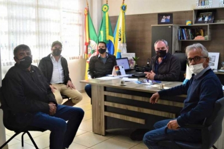 Presidente da Coopatrigo realiza visita à Cermissões e ao Executivo Municipal de Caibaté