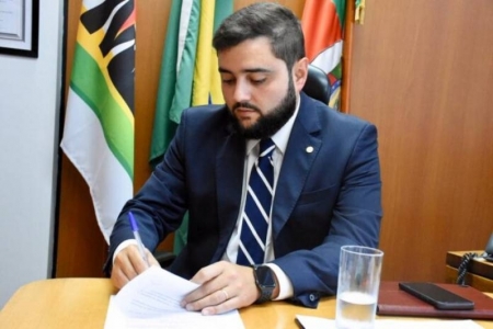 Presidente da Assembleia Legislativa do RS, Gabriel Souza testa positivo para o coronavírus