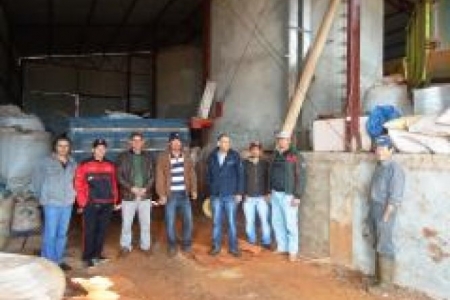 São Miguel: Agricultores conhecem experiências de secagem e armazenagem de grãos