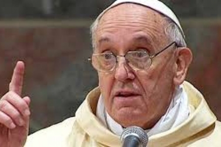 Papa adverte sobre obsessão de jovens em receber 