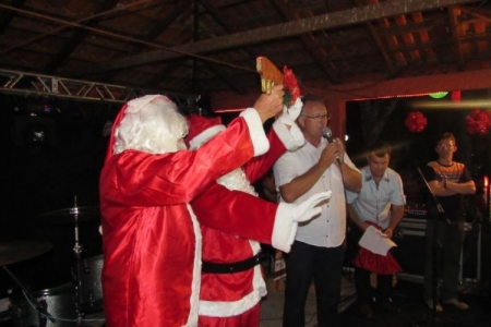 Chegada do Papai Noel em Porto Lucena