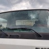 Morador arremessa pedra contra caminhão da Prefeitura em município do RS