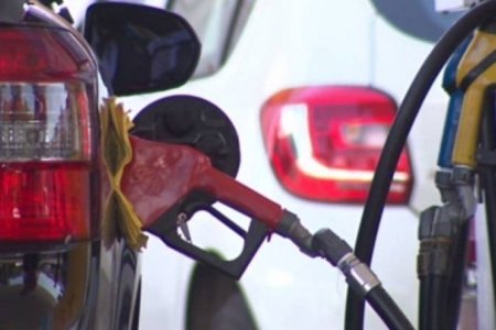 Gasolina sobe 2,25% em uma semana e chega a custar quase R$ 8 o litro no Sul
