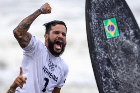 No surfe olímpico, Ítalo Ferreira conquista a primeira medalha de ouro para o Brasil