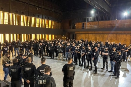 Polícia Civil faz operação para prender 32 suspeitos de aplicar golpe dos nudes no RS